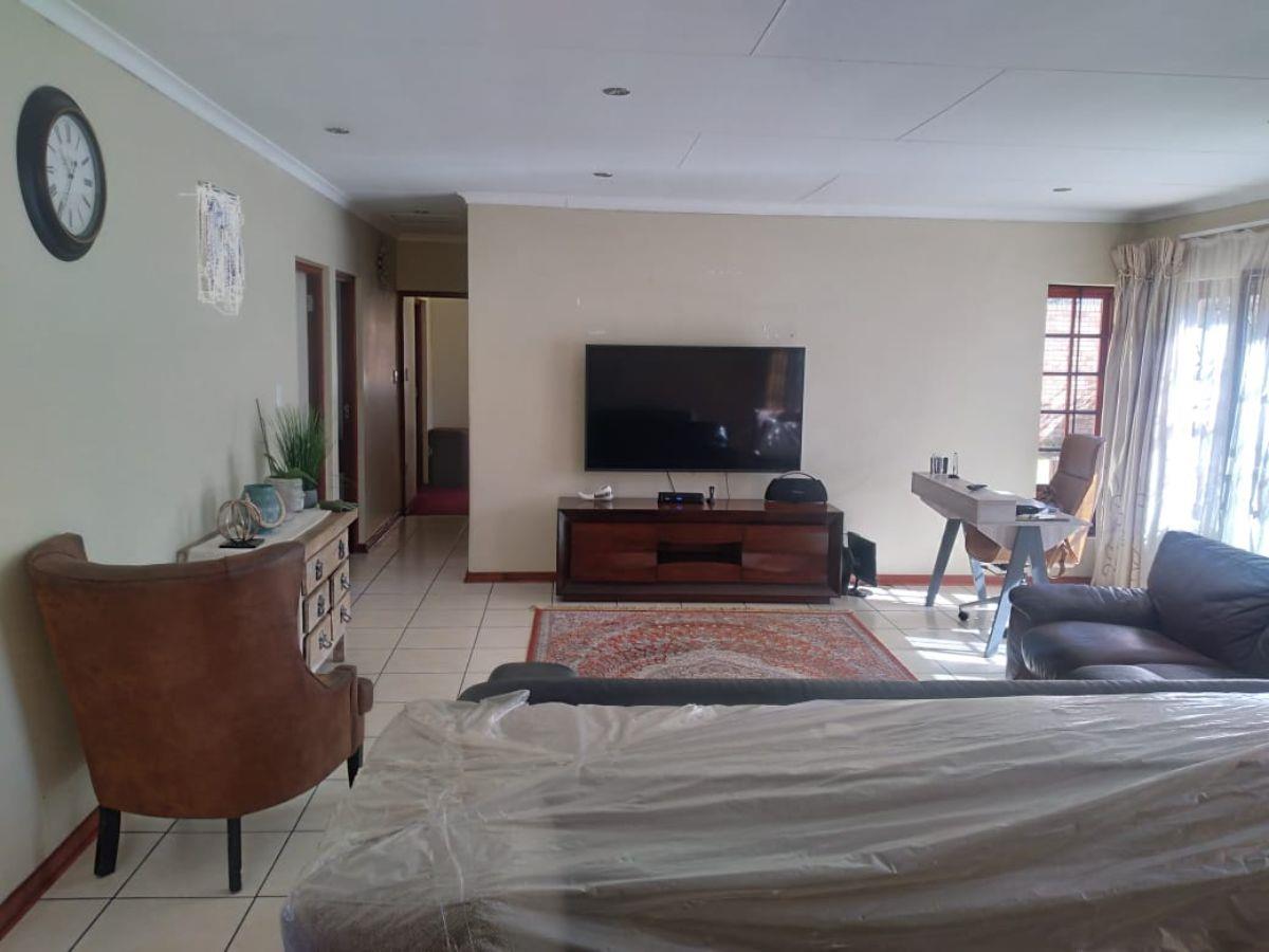 Kyalami Estate Property Townhouses to rent in Kyalami Estate