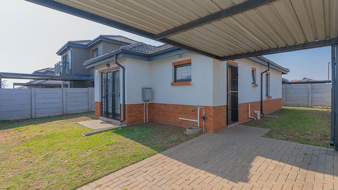 3 Bedroom House for sale in Albertsdal P24112839298