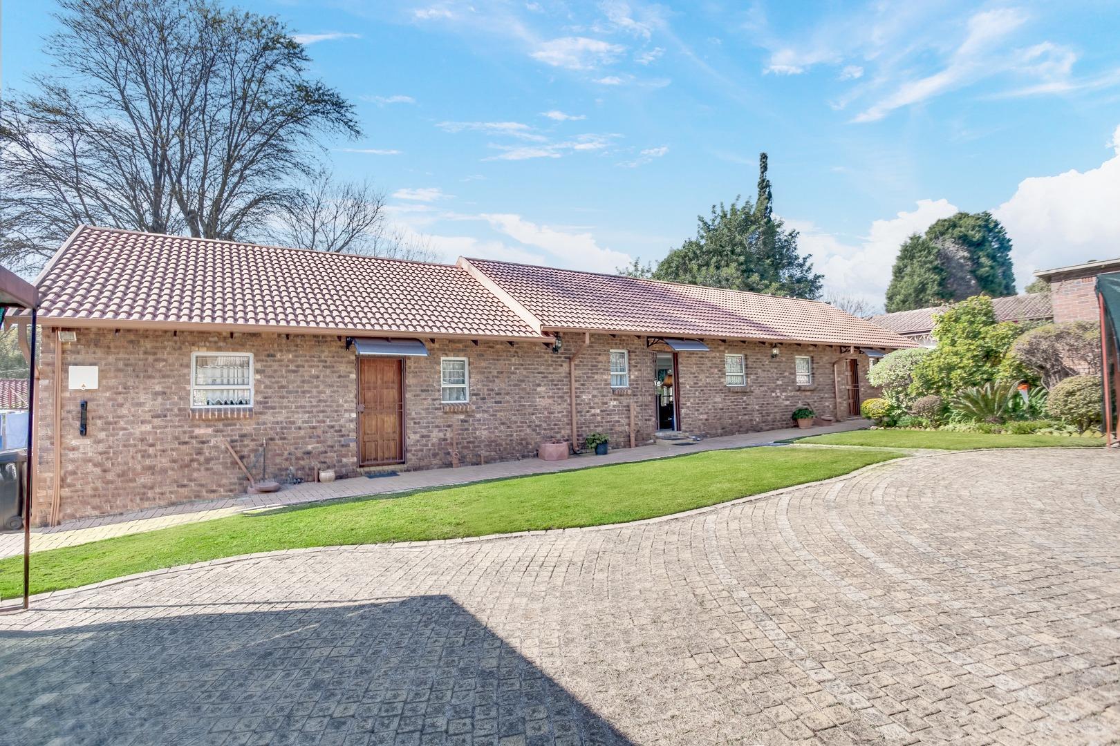 Fontainebleau Property Property and houses for sale in Fontainebleau Page 2