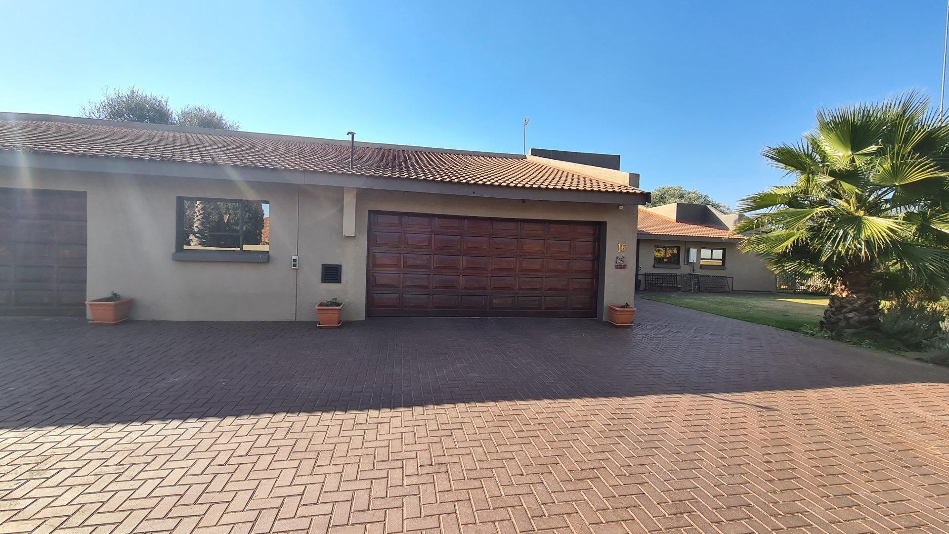 3 Bedroom House for sale in Three Rivers East P24112840498