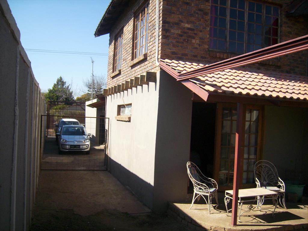 6 Bedroom House for sale in Claremont P24108936129