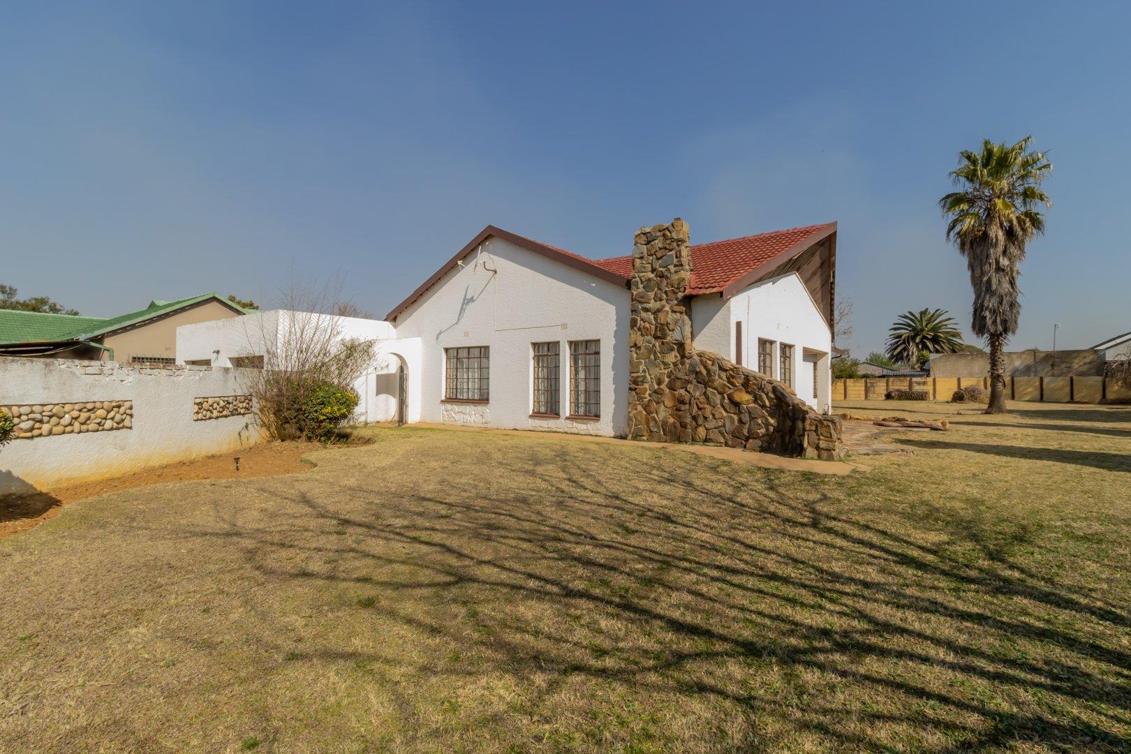 3 Bedroom House for sale in Modder East P24112840608