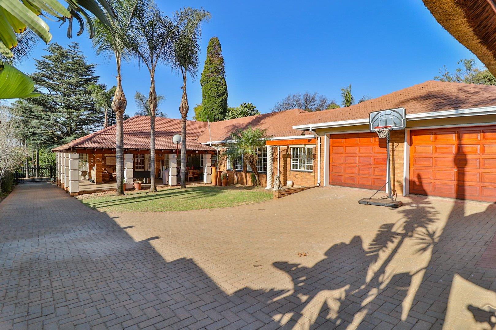 Constantia Park Property Property and houses for sale in Constantia