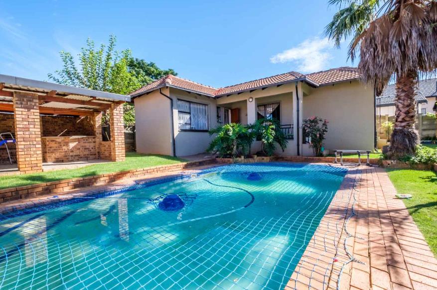 Glenanda Property Houses for sale in Glenanda
