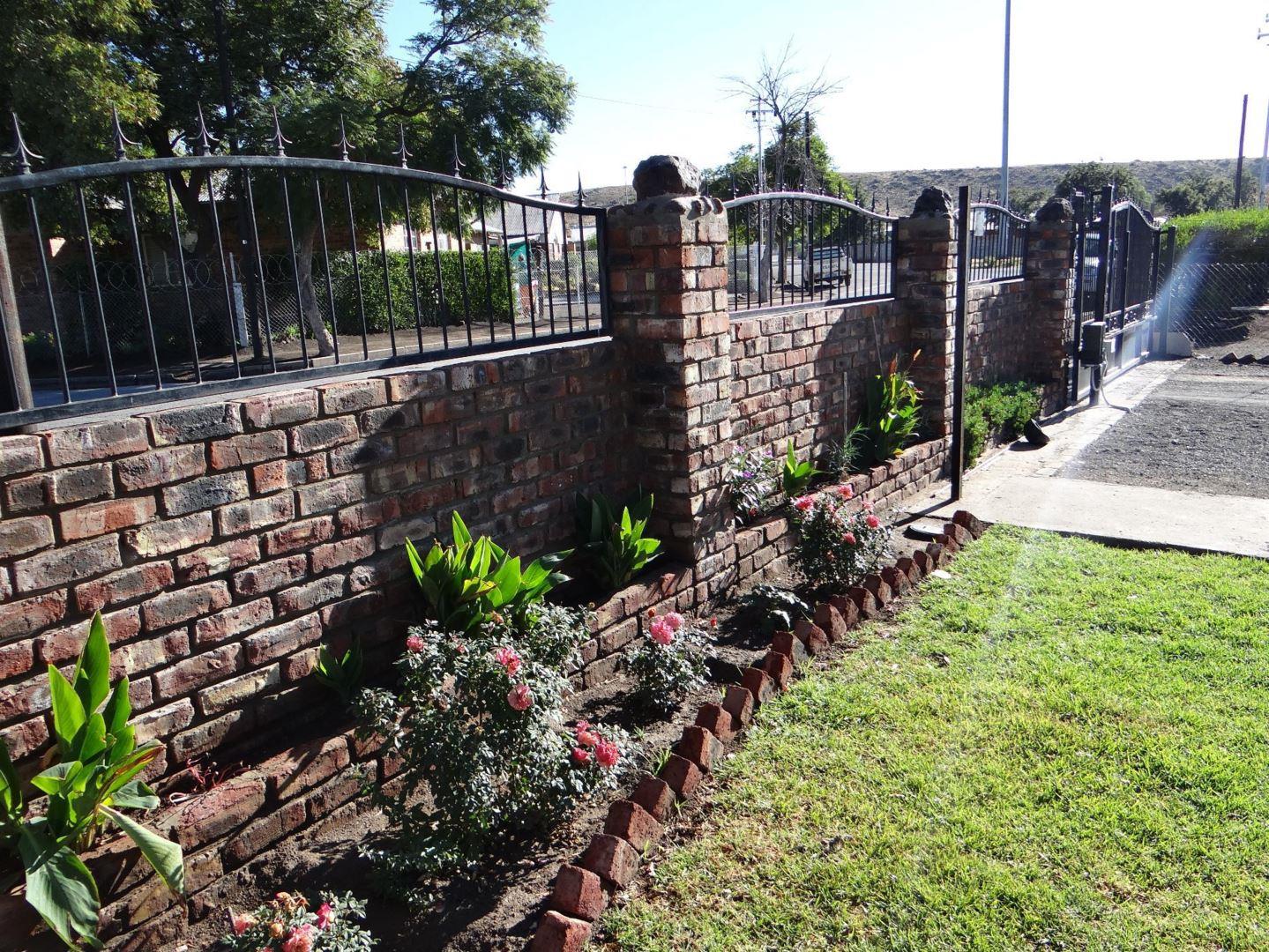 3 Bedroom House for sale in Hillside P24112842358