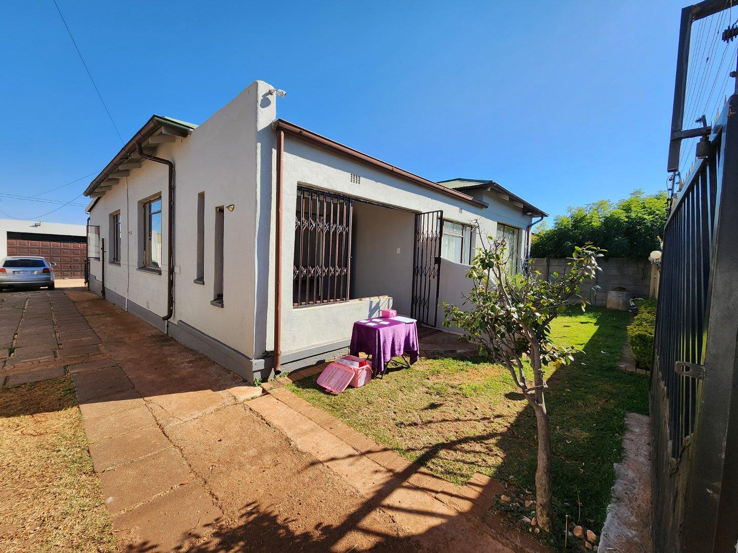 3 Bedroom House for sale in Krugersdorp North 11 Snyman Street P24