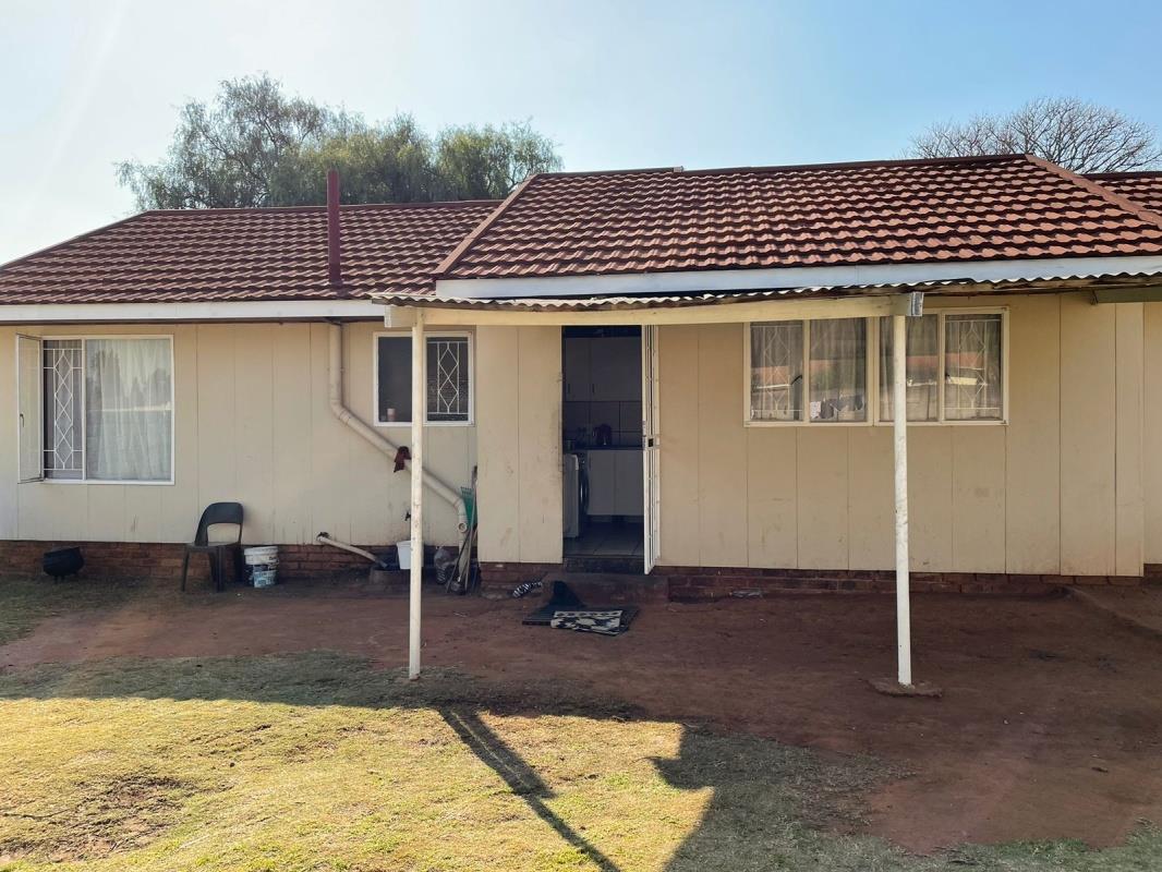 3 Bedroom House for sale in Crystal Park 1 Fairview P24112844500