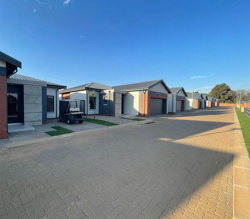 3 Bedroom Townhouse for sale in Kyalami Hills 16 Pannevis Road P24