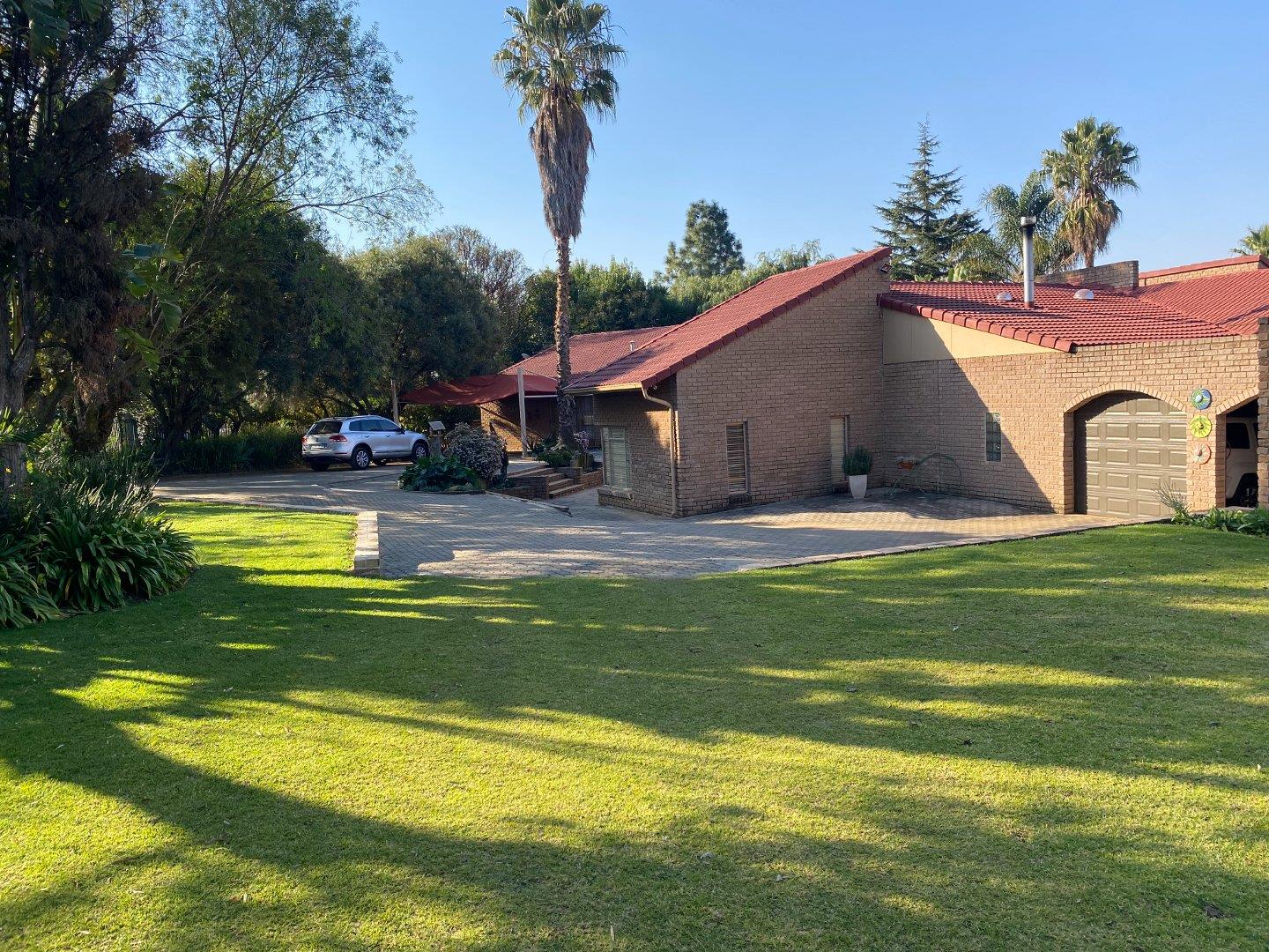 7 Bedroom House for sale in Glen Austin AH 77b Old Olifantsfontein