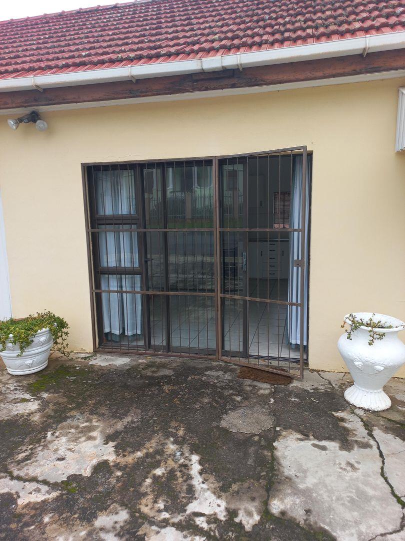 Apartments / flats to rent in Caledon Caledon Property