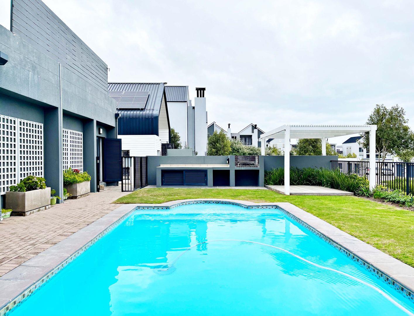 2 Bedroom Apartment / flat for sale in Burgundy Estate P24113956494