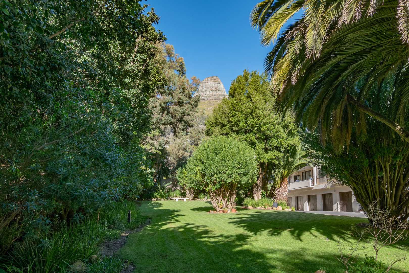 Apartment / flat for sale in Sea Point P24113978406