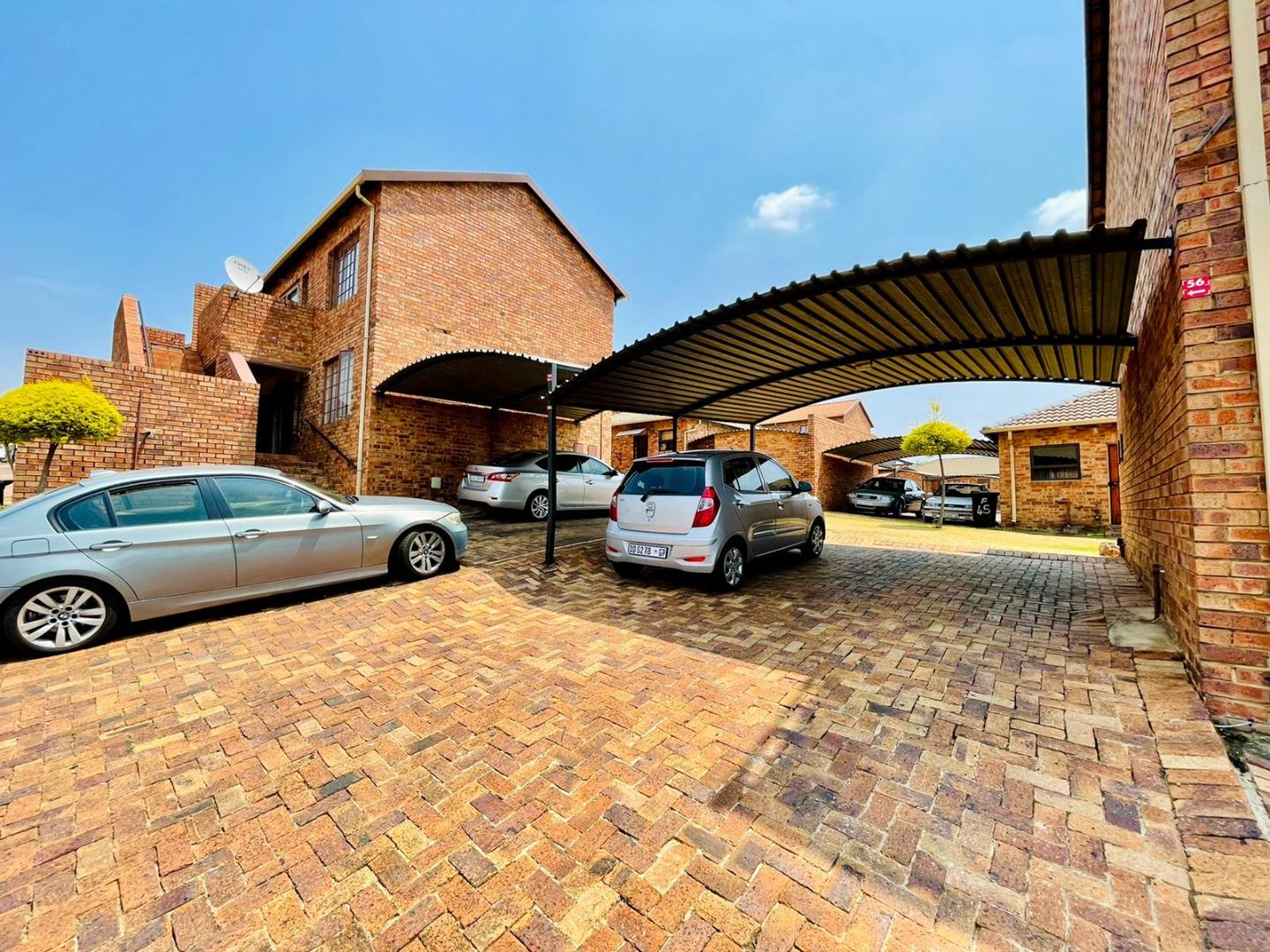 2 Bedroom Townhouse for sale in Elandspark 56 Fortress Dyke, 1 Irving