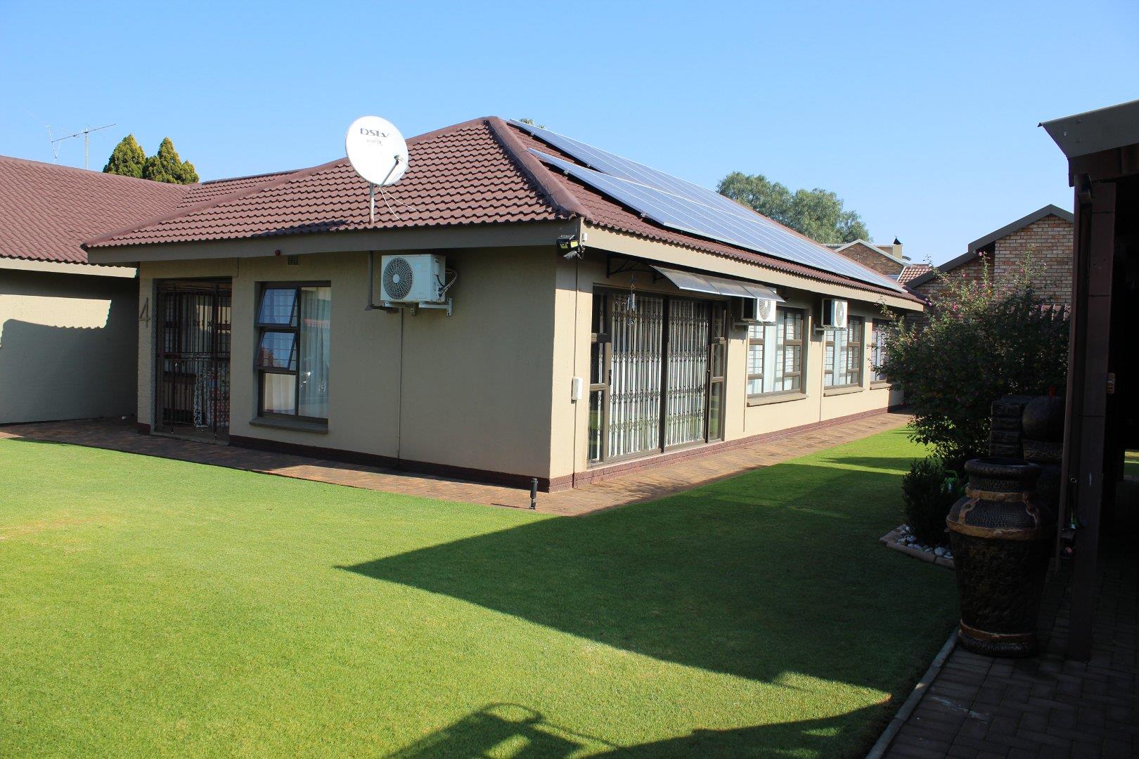 4 Bedroom House for sale in Golf Park P24112852692