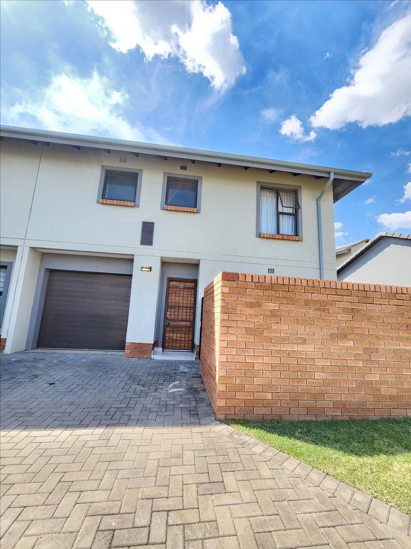 Townhouses for sale in Midrand Midrand Property