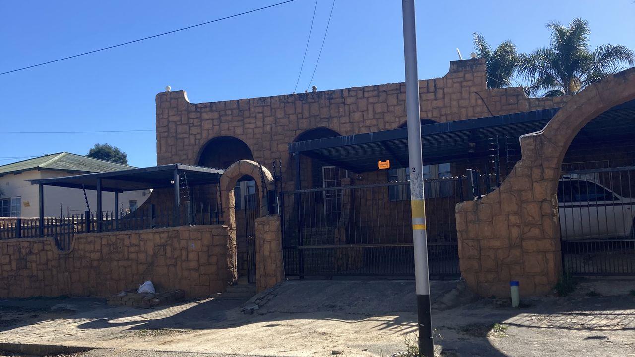 5 Bedroom House for sale in Symhurst P24112842909