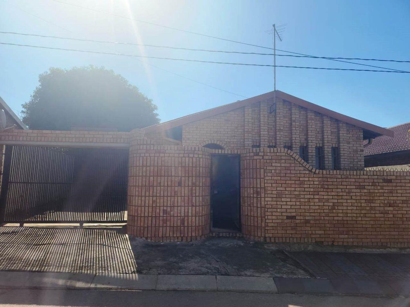 Diepkloof Zone 2 Property Property and houses to rent in Diepkloof