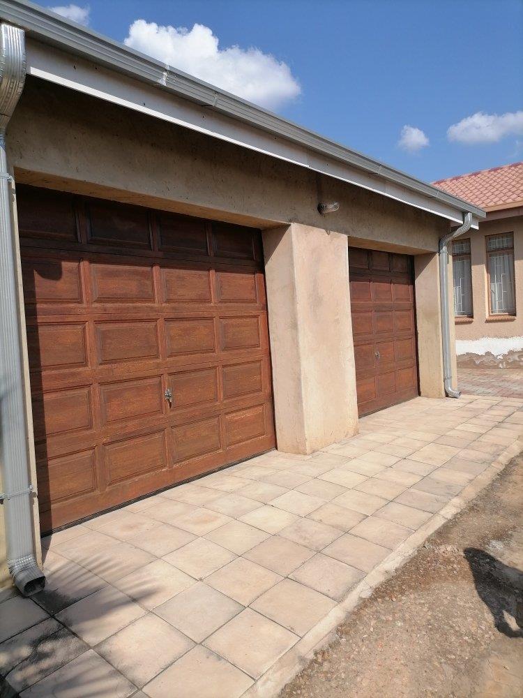 3 Bedroom House for sale in Soshanguve BB P24112857740