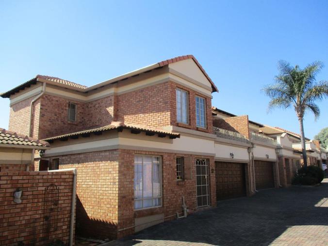 4 Bedroom Townhouse for Sale in Moreleta Park