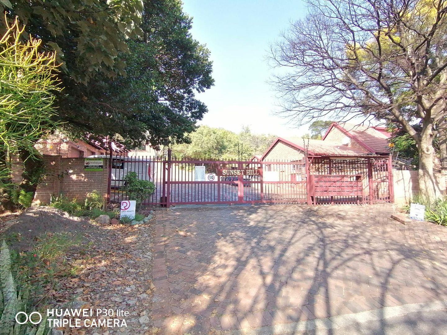 3 Bedroom Townhouse for sale in La Montagne P24113954034