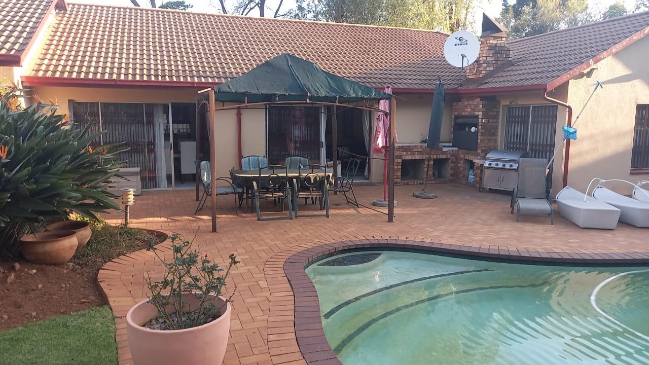 4 Bedroom House for sale in Bedfordview 5a Florence Avenue P24