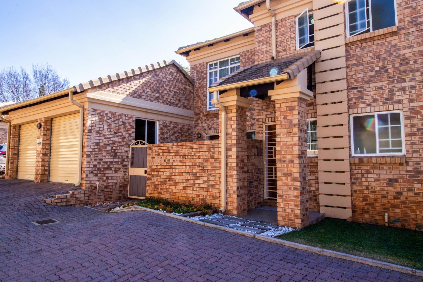 Moreleta Park Property Townhouses for sale in Moreleta Park