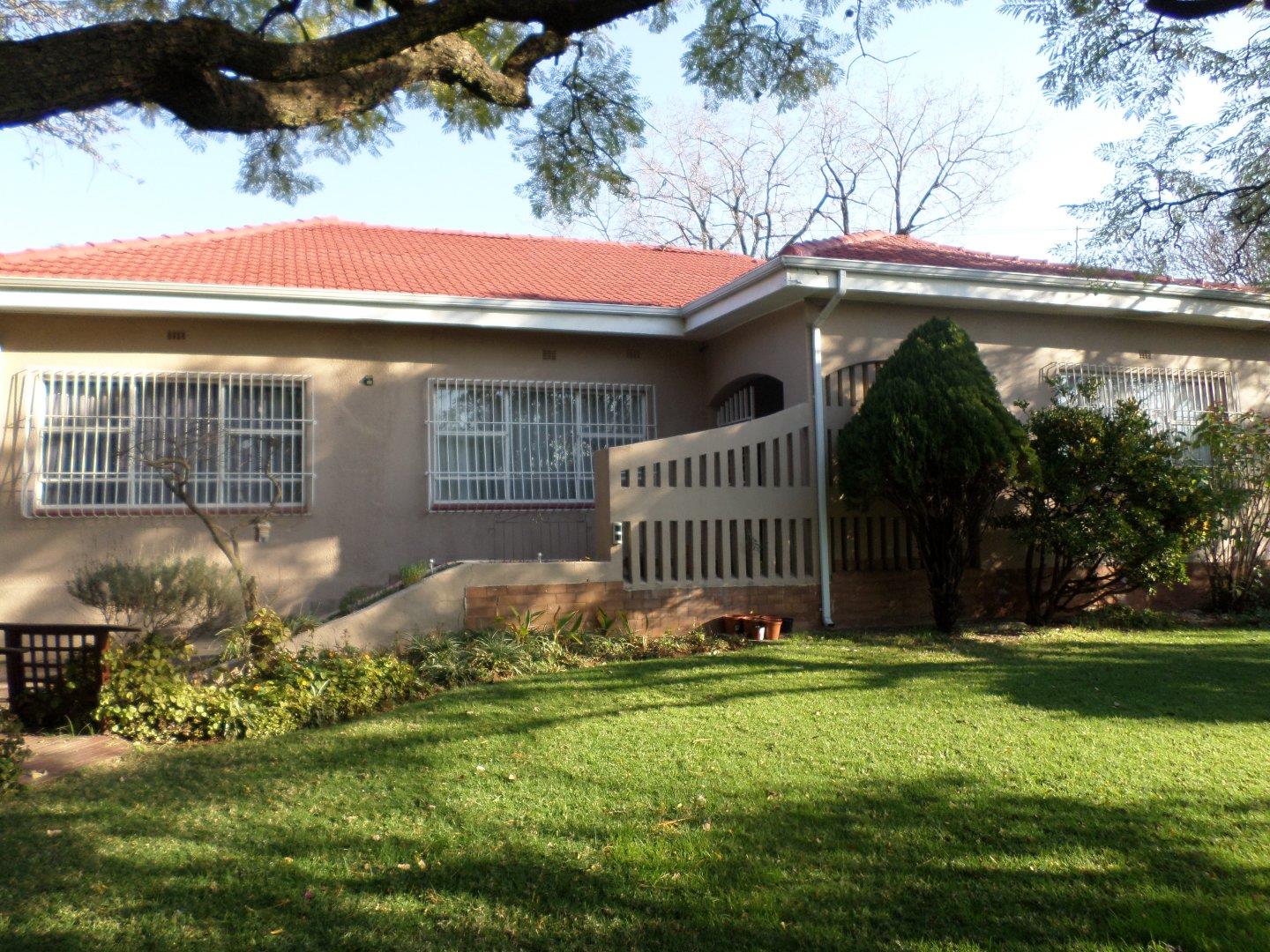 4 Bedroom House for sale in Parkhill Gardens P24112865772