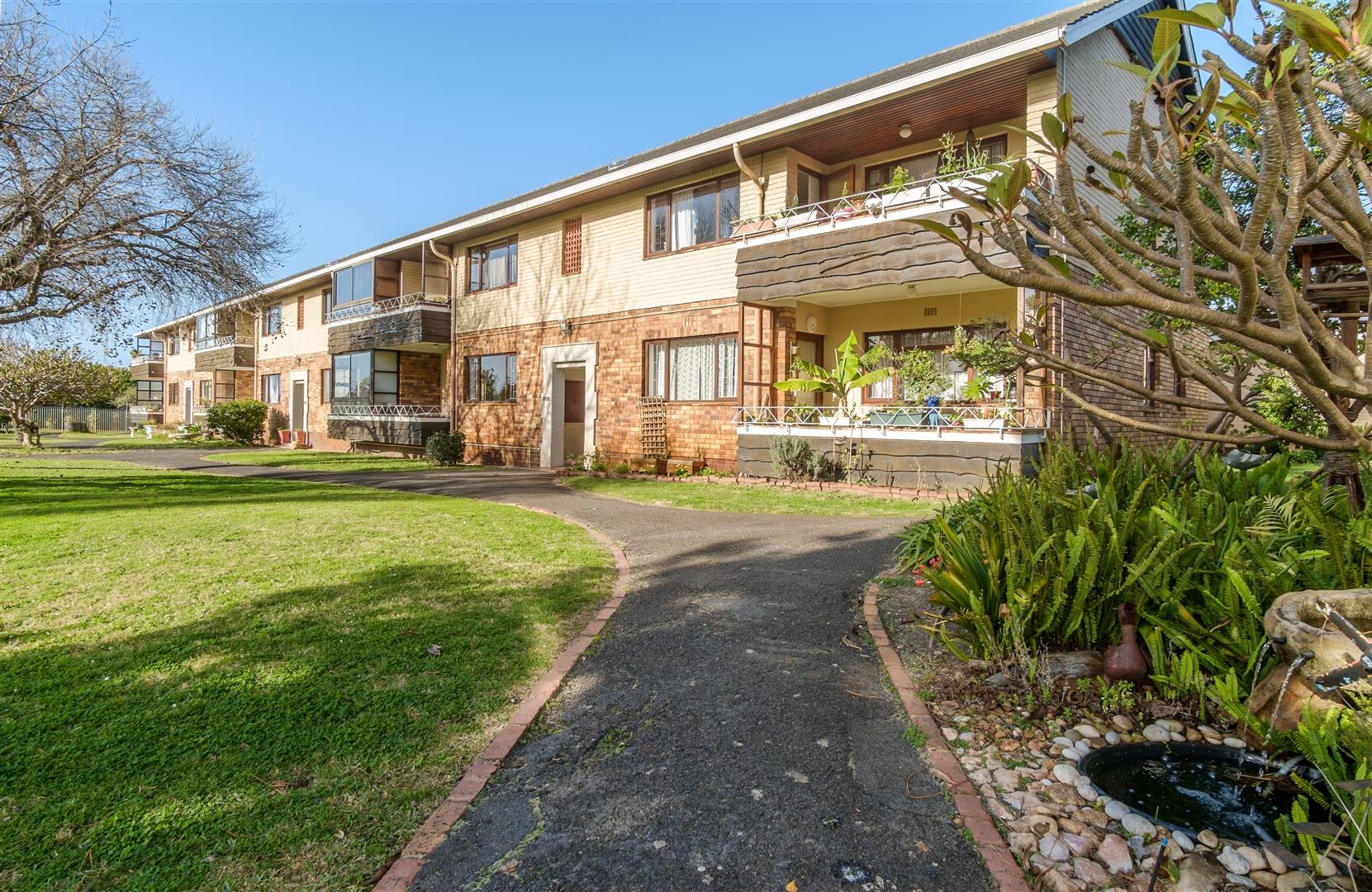 Bergvliet Property Apartments / flats for sale in Bergvliet