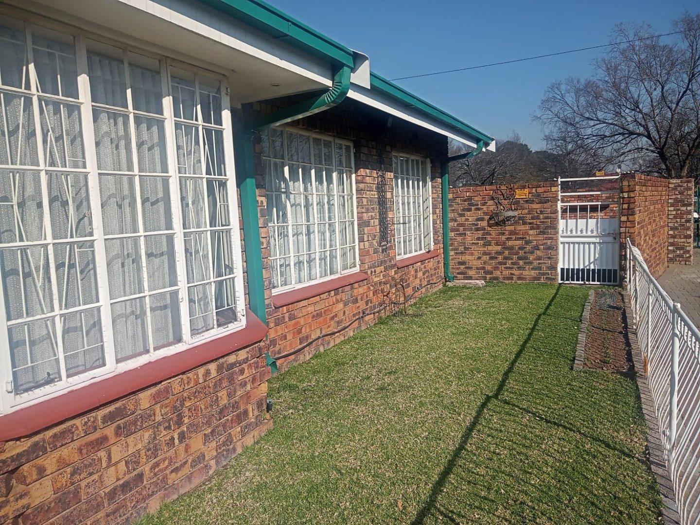 2 Bedroom Townhouse for sale in Three Rivers P24112867015