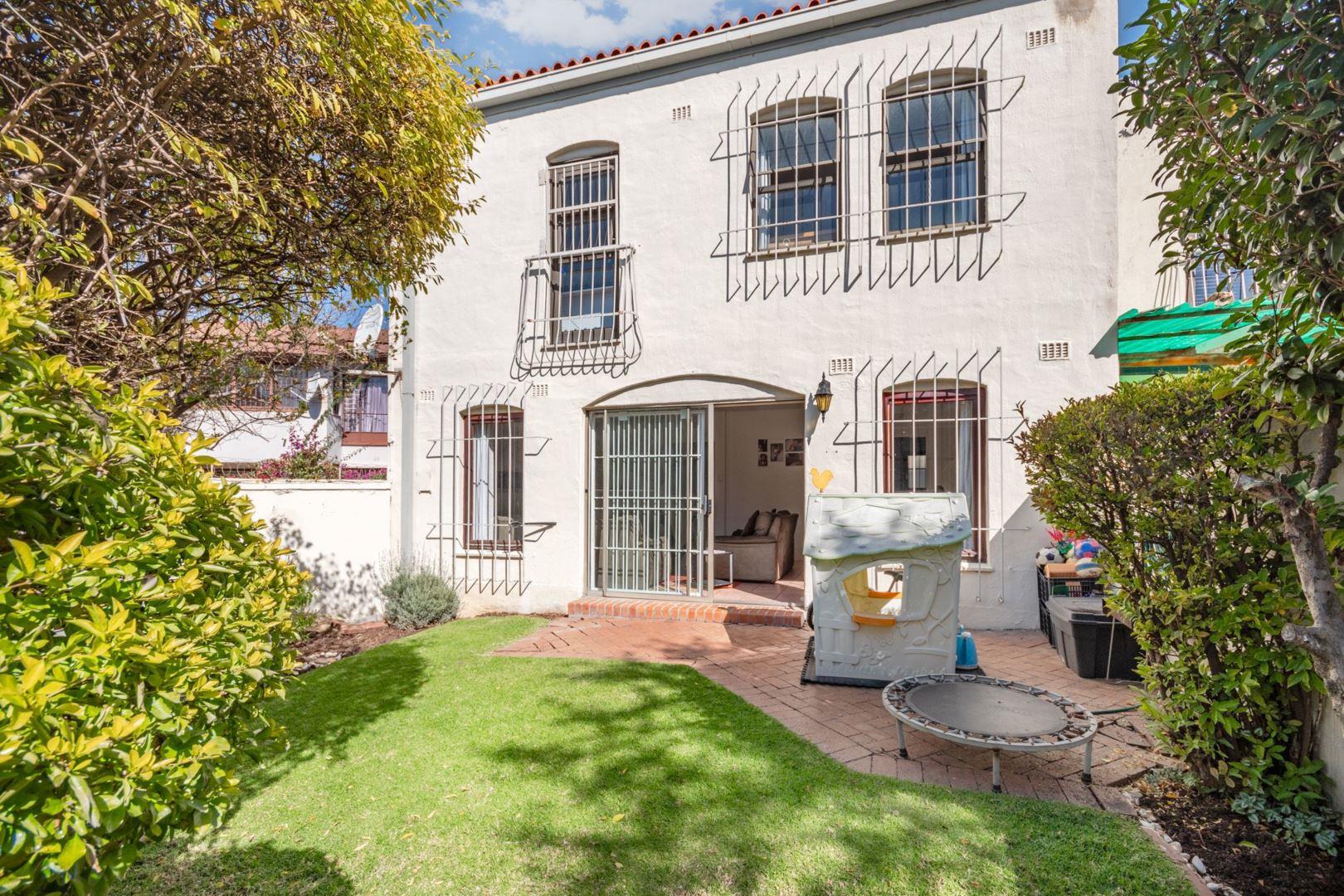 2 Bedroom Townhouse for sale in Corlett Gardens P24112868874