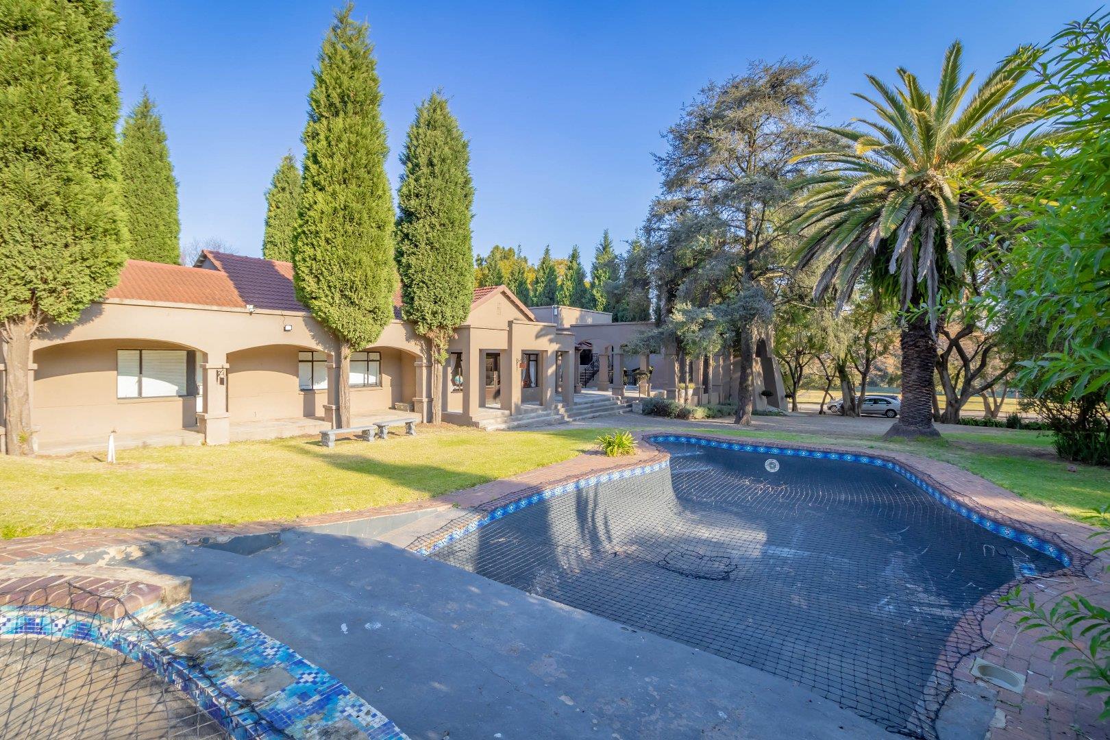 Commercial property for sale in Ruimsig AH P24113670693