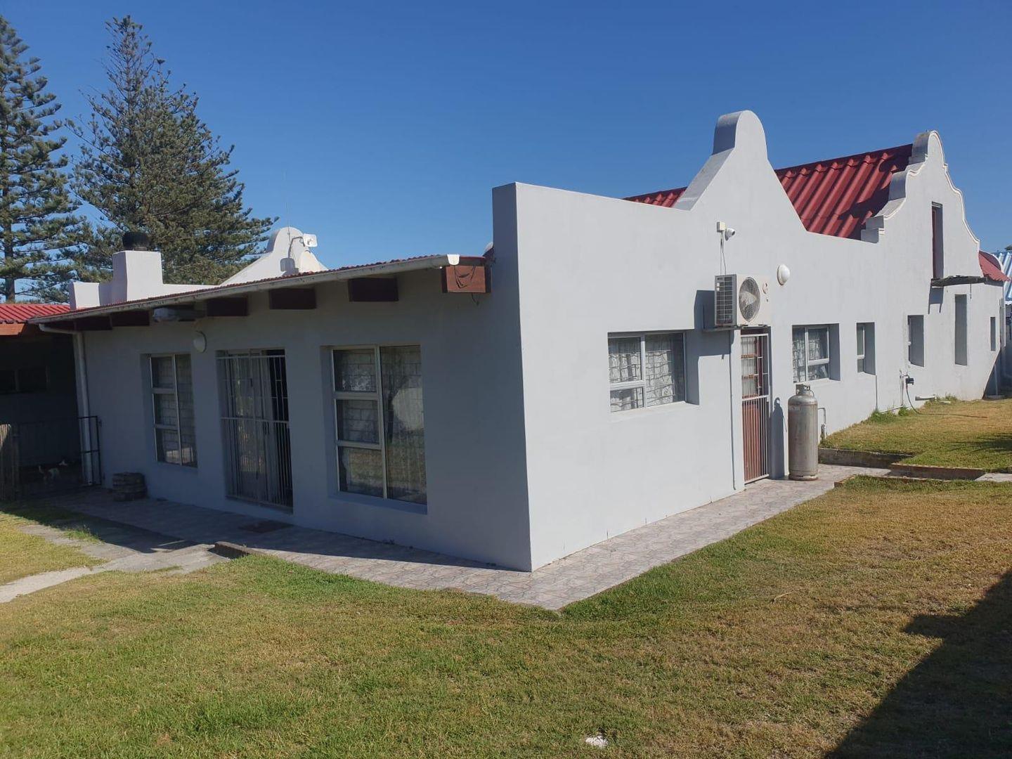 6 Bedroom House for sale in Gansbaai Central 10 Strand P24113697159
