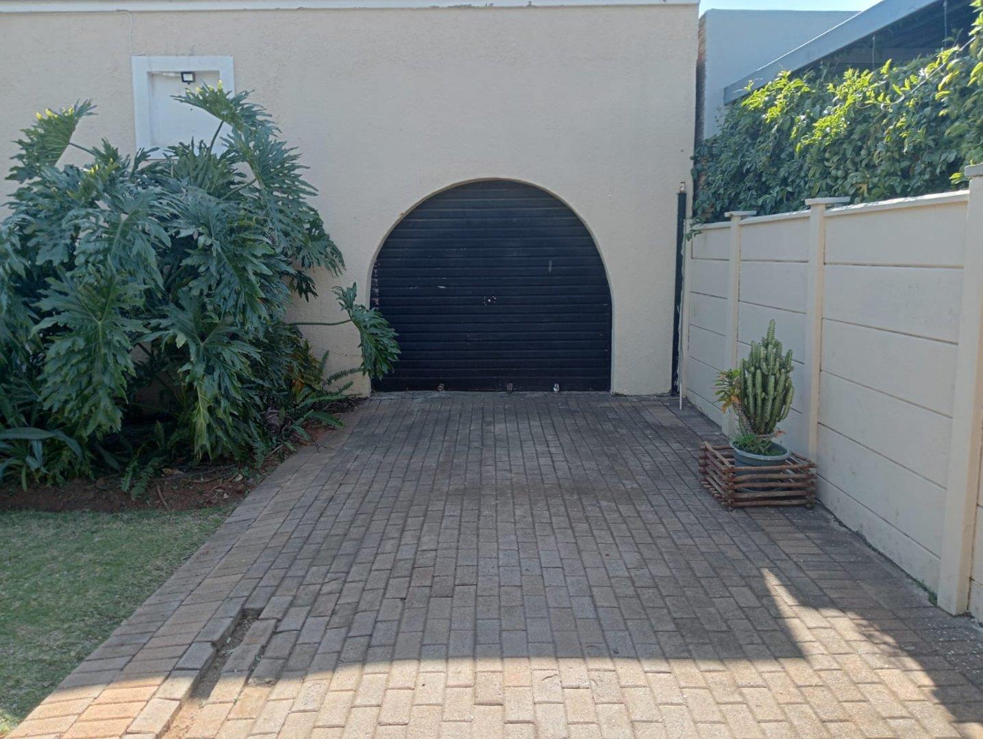 4 Bedroom House for sale in Greenhills P24112879991