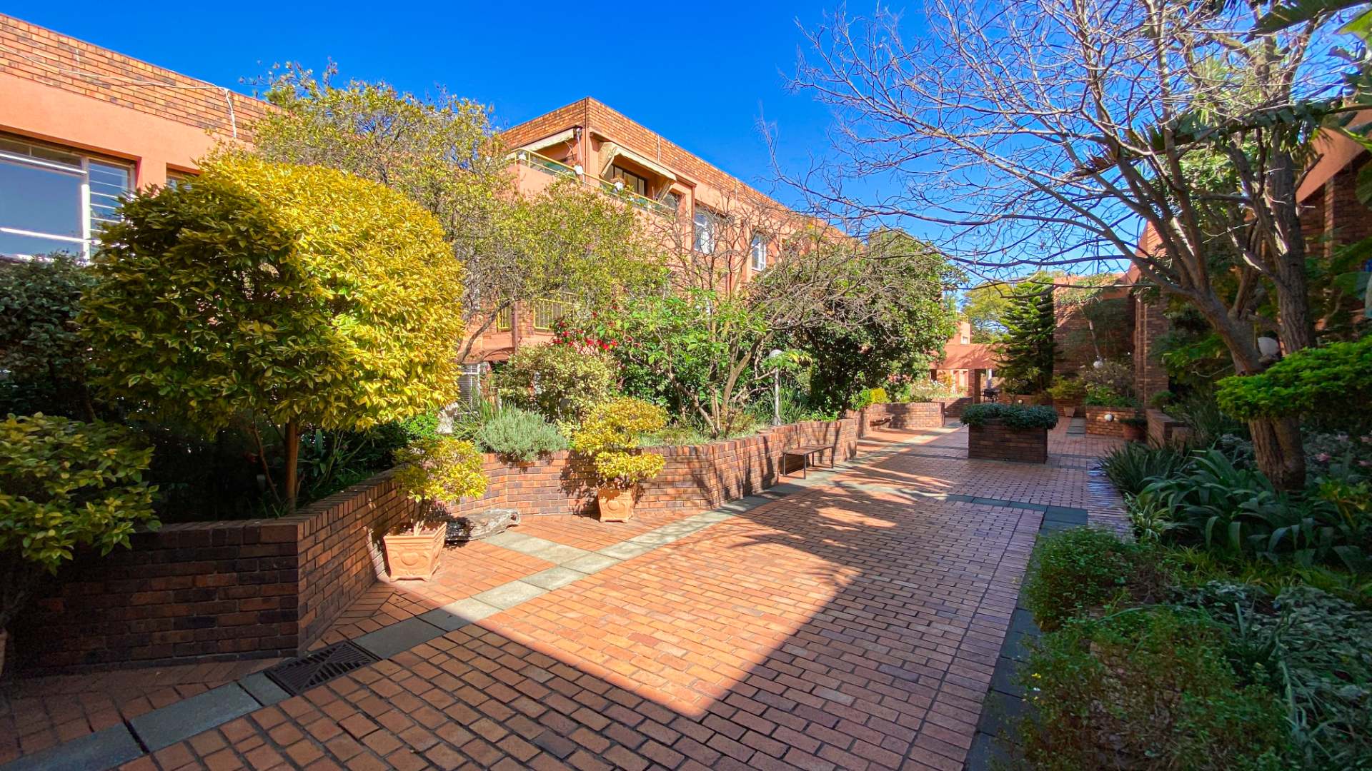 Rosebank, Johannesburg Property Apartments / flats for sale in