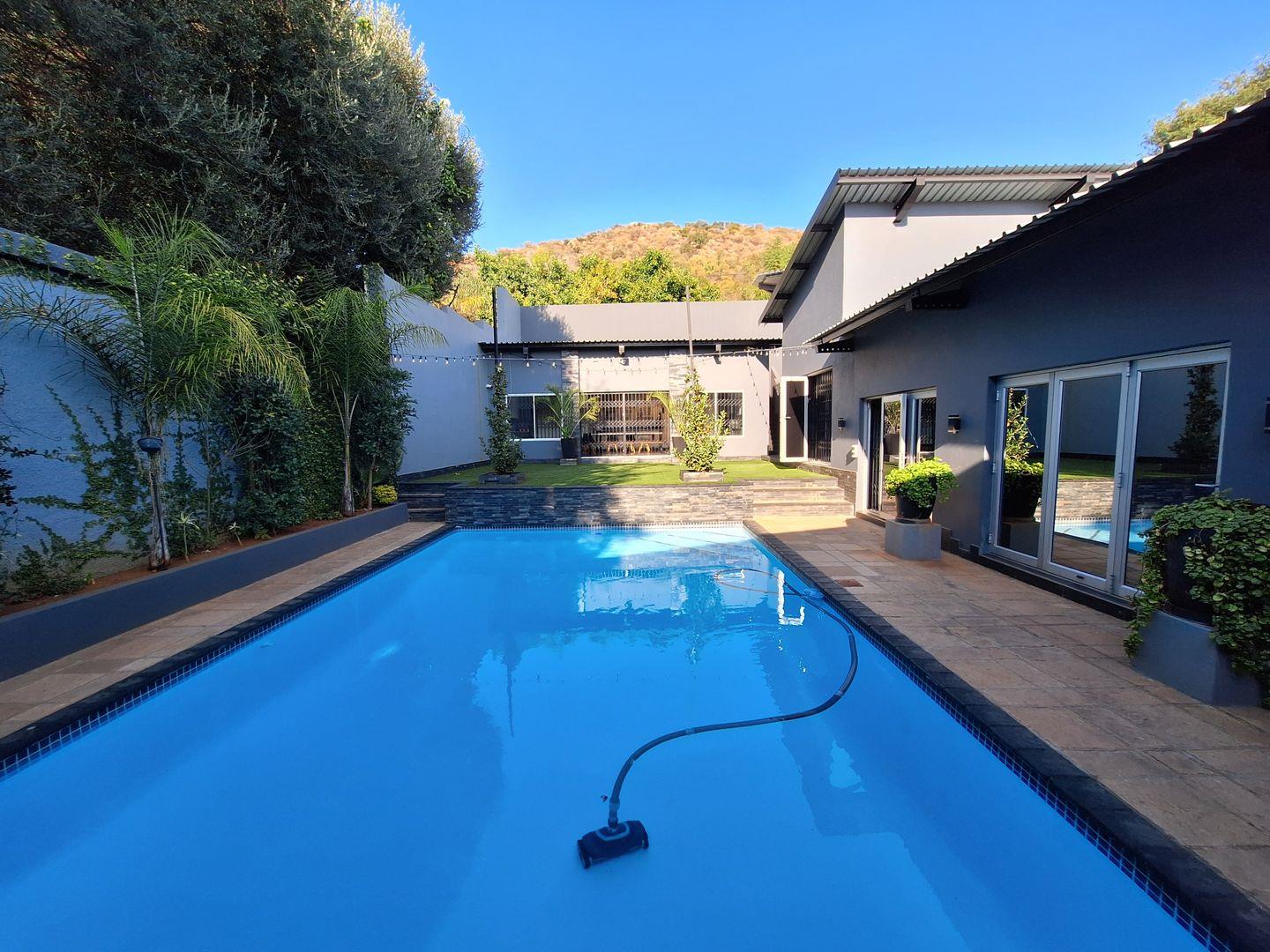 5 Bedroom House for sale in Protea Park P24112886913