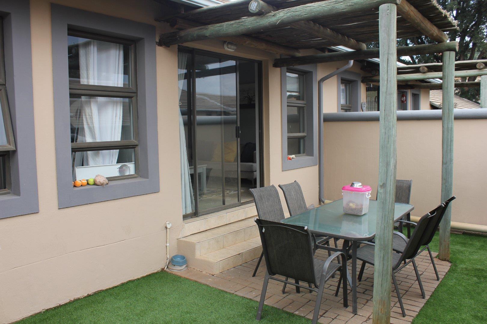 2 Bedroom Townhouse for sale in Chancliff Ridge 22 Kurkboom, Berg En