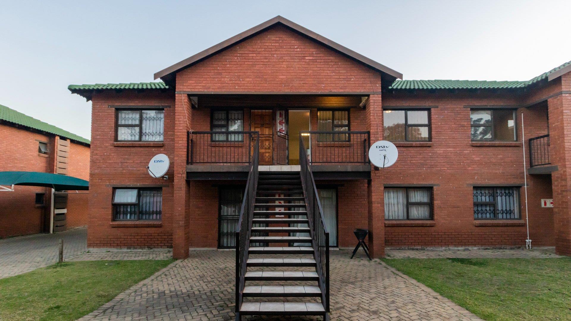 2 Bedroom Apartment / flat for sale in Anzac Loeries Park 5 Loerie