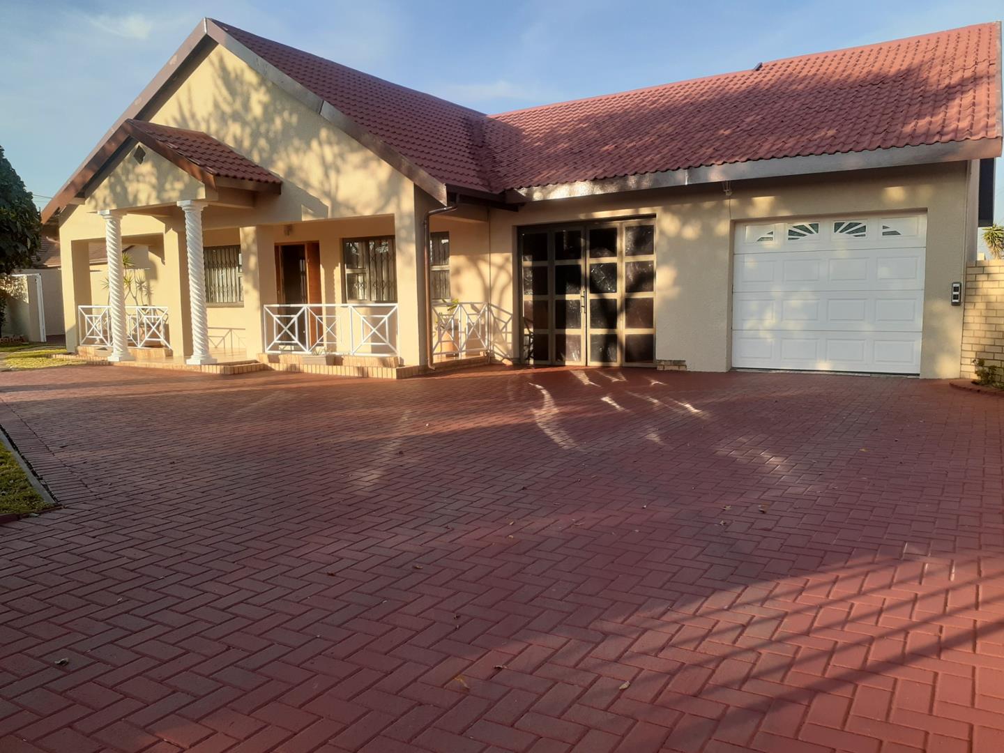 3 Bedroom House for sale in Witpoortjie 14 Johan Bax Street P24