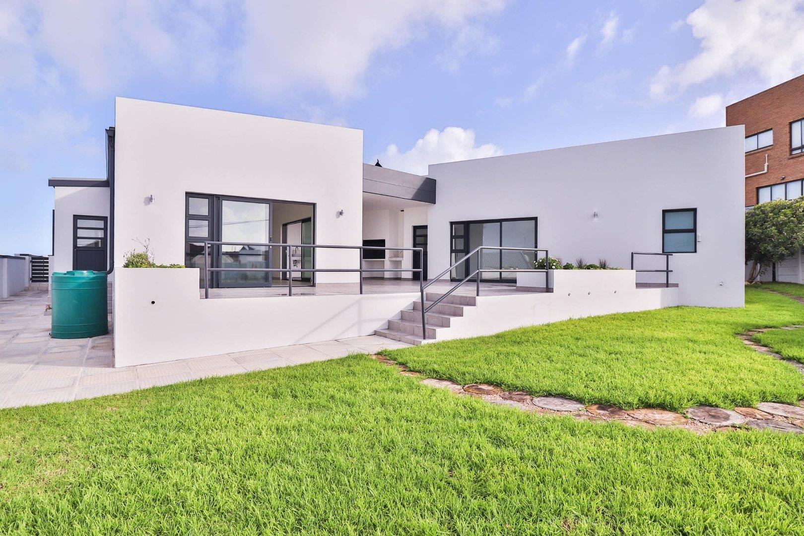 3 Bedroom House for sale in Yzerfontein 57 Versveld Street P24