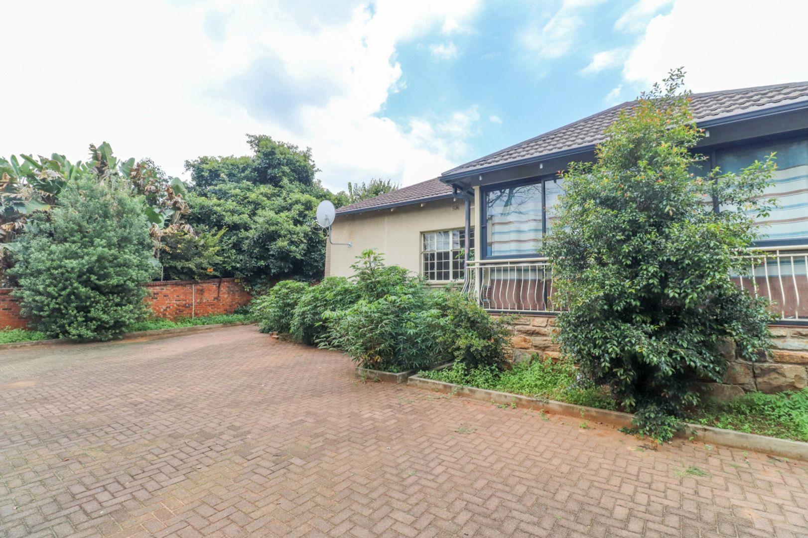 4 Bedroom House for sale in Kensington 30 Milner Crescent P24112890535