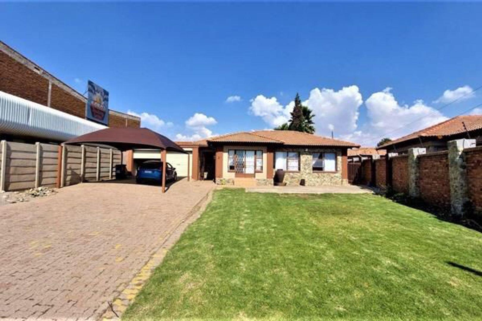 2 Bedroom House for sale in Dalpark Ext 1 P24112890590