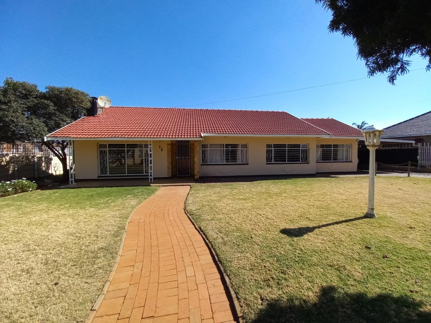 6 Bedroom House for sale in Greenhills P24112890997