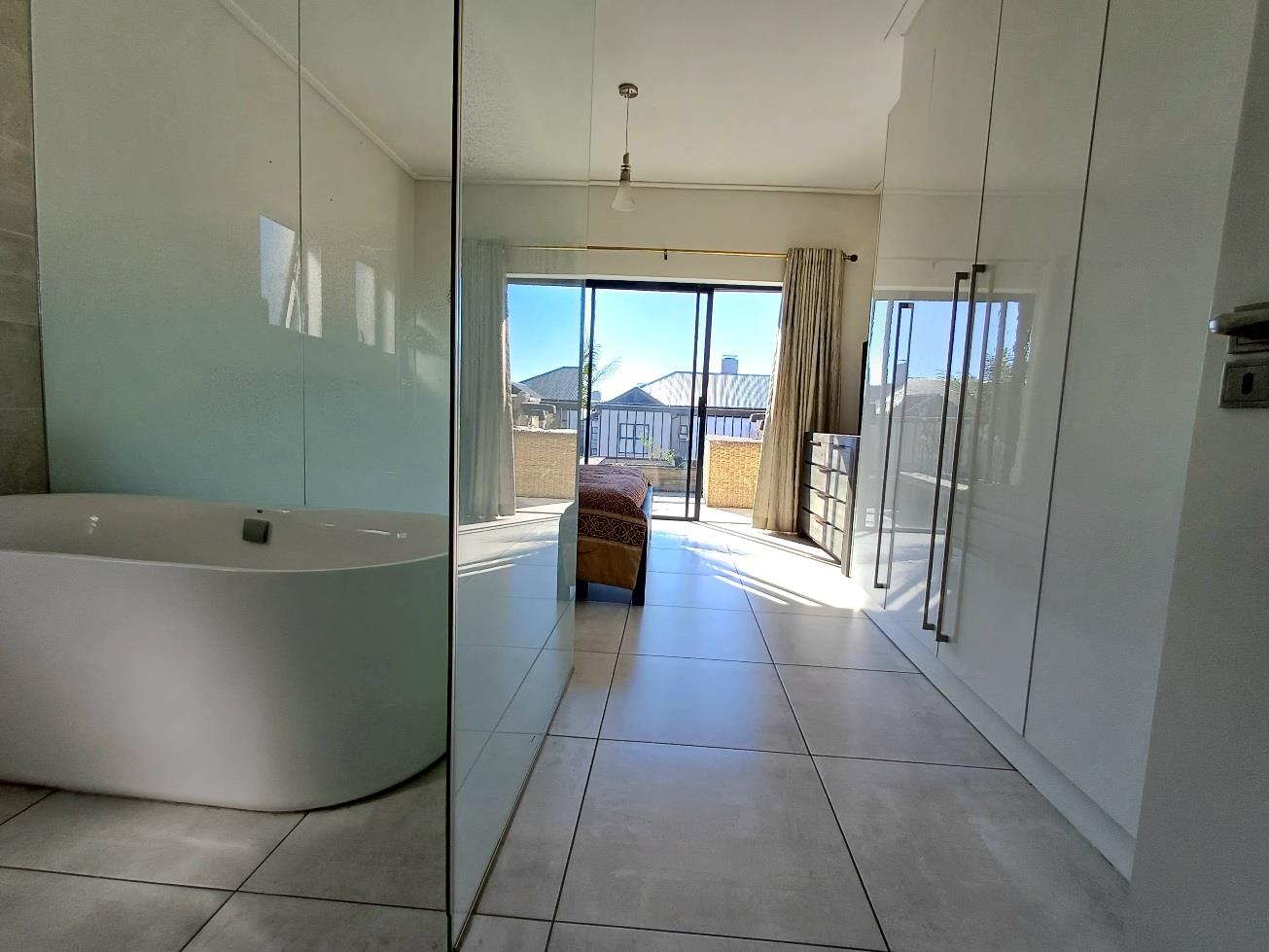 2 Bedroom Apartment / flat for sale in Waterfall 221 Polofields P24