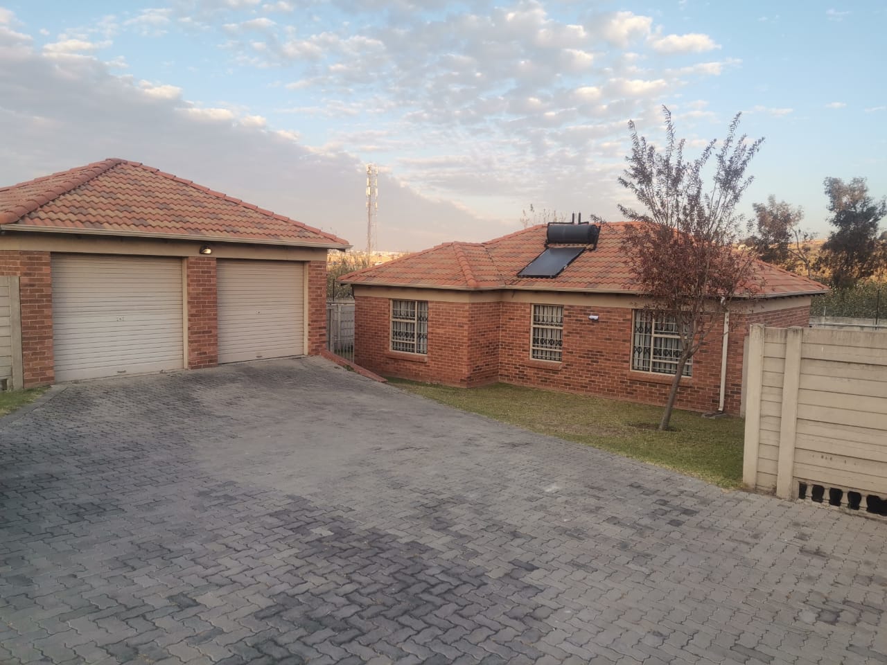 3 Bedroom House for sale in Thatch Hill Estate P24113792079