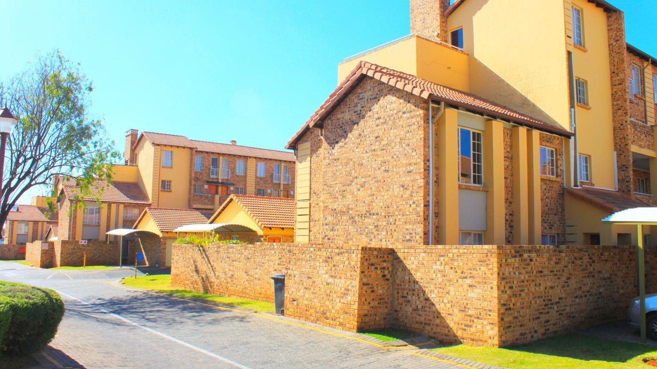 1 Bedroom Townhouse for sale in Halfway Gardens 44 Invicta Road P24