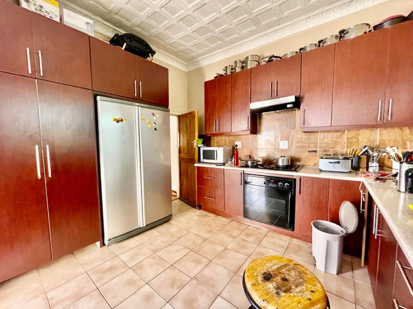 4 Bedroom House for sale in Bezuidenhout Valley P24112918546