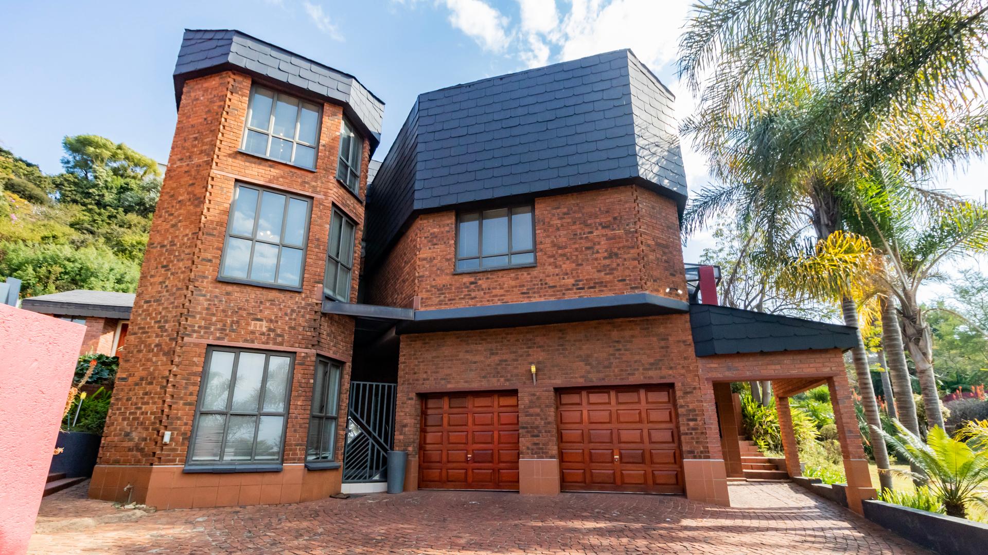 4 Bedroom House for sale in Floracliffe 23 Carnation Street P24