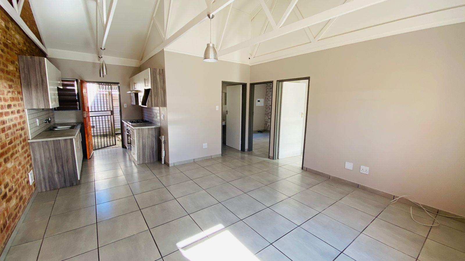 2 Bedroom Townhouse for sale in Potchefstroom Central P24112920801