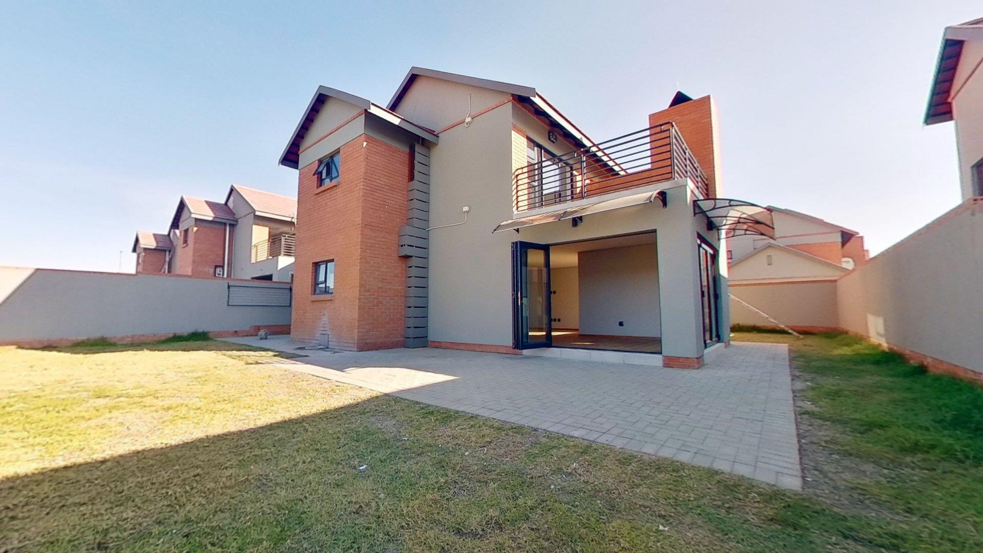 3 Bedroom Townhouse for sale in Somerton Estate P24110383163