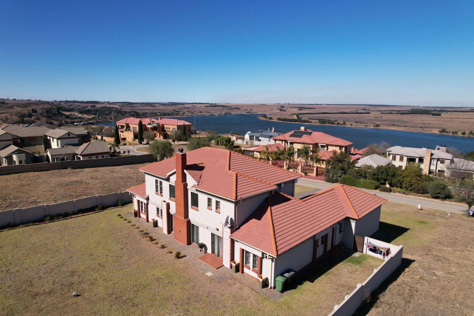 4 Bedroom House for sale in Aquavista Mountain Estate P24111971315